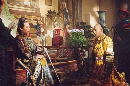 清朝历史上，有几位皇后出自于蒙古科尔沁部落？她们的结局怎样？