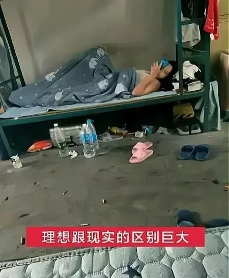 纪实：女子跟男友进厂打螺丝，7天就是受罪，我在KTV一个月3万