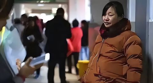 儿子在天津爆炸中牺牲，47岁母亲4次试管诞龙凤胎，含泪照全家福