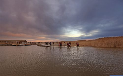 中国千里“借水”的奇迹工程，用17年把荒漠变回湖泊，被世人称赞
