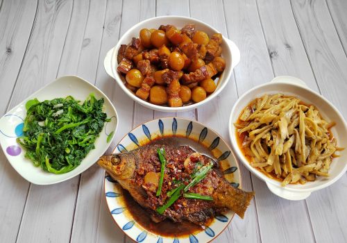 同事来蹭饭，看到江西女子做的菜，吐槽：没食欲，还不如点外卖