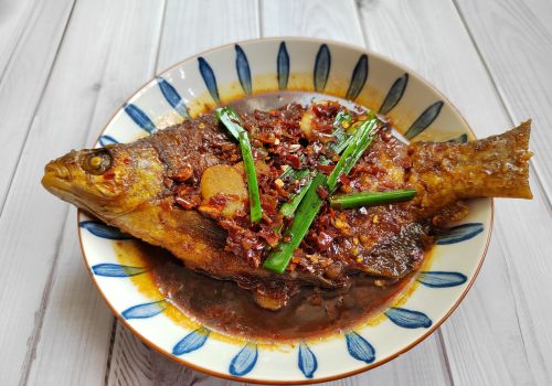 同事来蹭饭，看到江西女子做的菜，吐槽：没食欲，还不如点外卖