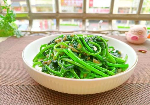 谷雨将至，建议老年人吃“2瓜1菜”，顺应季节而食，家人少生病