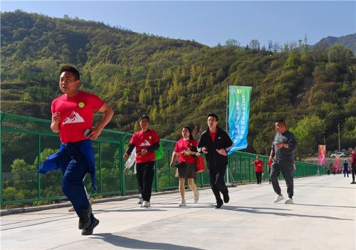 2023年全国群众登山健身大会（崆峒山站）盛大启幕