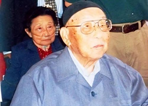 91年，邓小平派人请张学良回大陆，少帅却提出了三个要求！