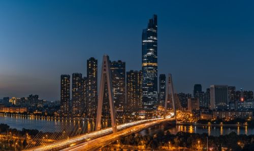 中国长沙和武汉那个城市发展更好