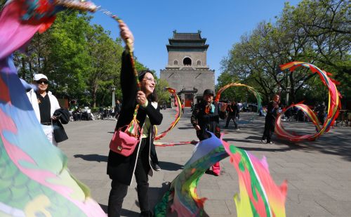 首届兰花奖外籍评委走读“北京中轴线”