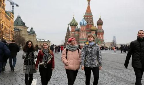 俄罗斯为鼓励生育出狠招，鼓励青年男女多同居，为了祖国多生孩子