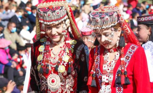 中国唯一纯血统白种人，不与外族通婚，美女如云比乌克兰美女更美