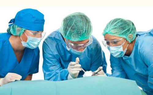 手术室里的“尴尬”事：做手术的时候，为什么要脱光衣服和裤子？
