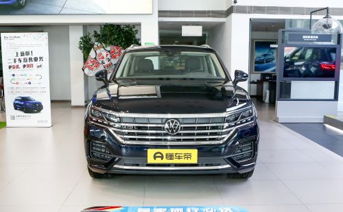 真正的大众旗舰SUV，纯进口+空气悬架，降价仍不火，途锐输在哪？