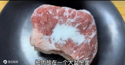 解冻肉一定不要用水泡，肉铺老板教我一招，5分钟快速解冻，新鲜