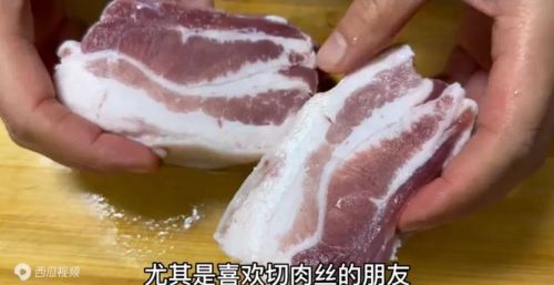 解冻肉一定不要用水泡，肉铺老板教我一招，5分钟快速解冻，新鲜