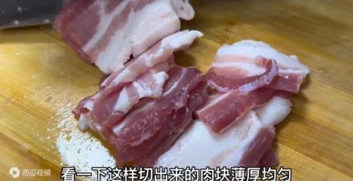 解冻肉一定不要用水泡，肉铺老板教我一招，5分钟快速解冻，新鲜