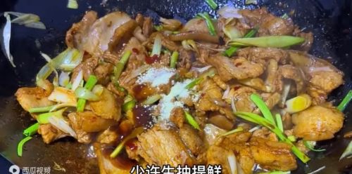 解冻肉一定不要用水泡，肉铺老板教我一招，5分钟快速解冻，新鲜