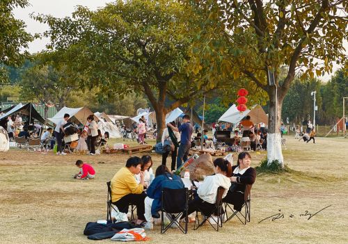 广东佛山有一处热门露营地，就在南海区丹灶镇，好多游客慕名而来