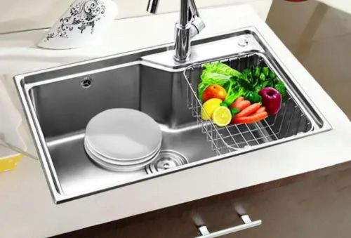 厨房洗菜盆“大单槽”和“双槽”哪个好？内行人告诉你，避免踩坑