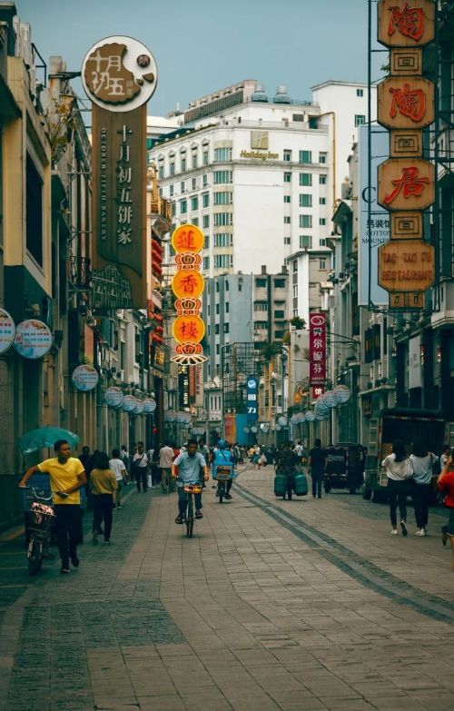 再没有哪个大城市，能像广州一样，既适合打拼又适合生活