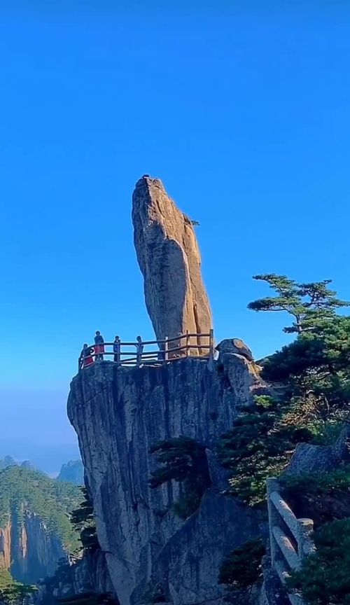 世界上最为“奇特”的3块石头，中国就占一个，许多游客慕名而来