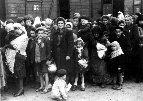 1939年犹太人集中营，女人沦为玩物，男人痛不欲生！