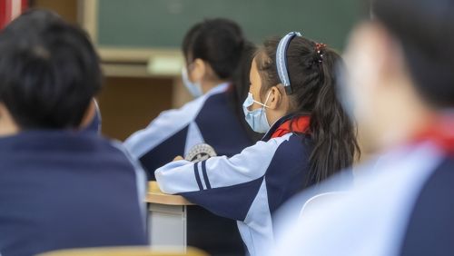 教育部迎来“新调整”，5月中小学上课时间有变，教师有苦难言