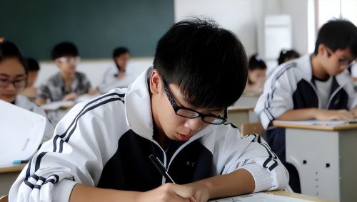 教育部迎来“新调整”，5月中小学上课时间有变，教师有苦难言