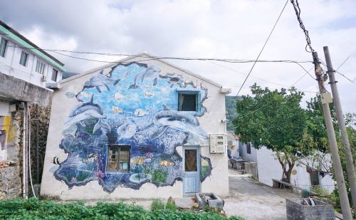 温州也有五色渔村，靠山面海风景佳，海洋元素立体外墙非常逼真