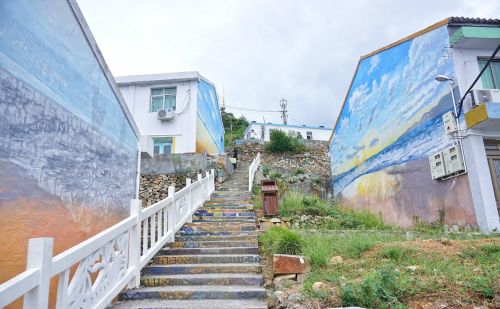 温州也有五色渔村，靠山面海风景佳，海洋元素立体外墙非常逼真