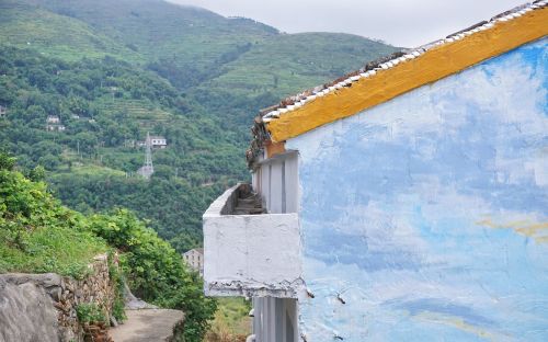 温州也有五色渔村，靠山面海风景佳，海洋元素立体外墙非常逼真