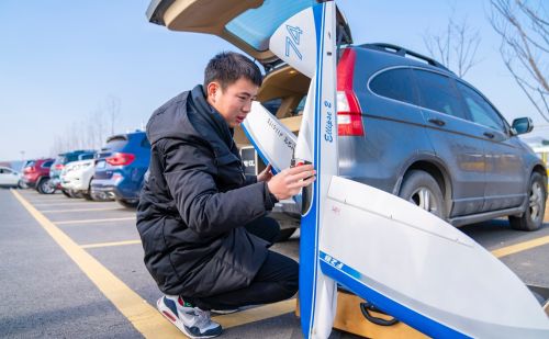 航空研学之旅？在《银河补习班》的取景地，看一场精彩的航模表演