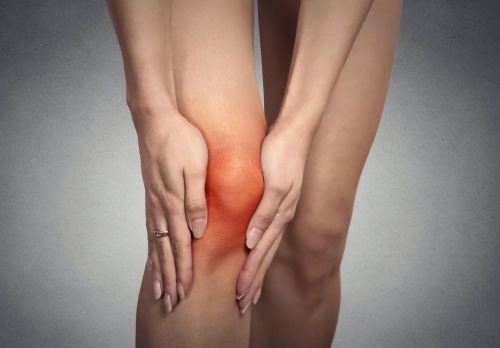 为什么中年女性容易“膝盖疼”呢？给出这3个建议，希望早尝试