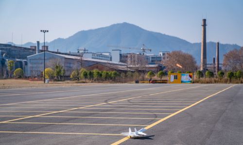 航空研学之旅？在《银河补习班》的取景地，看一场精彩的航模表演