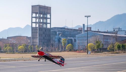 航空研学之旅？在《银河补习班》的取景地，看一场精彩的航模表演