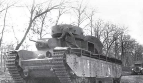 苏联精心设计的多炮塔废物，中看不中用的T-35多炮塔重型坦克