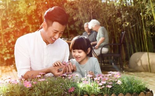 人老了之后才发现，只有女儿的家庭，晚年过得都很幸福