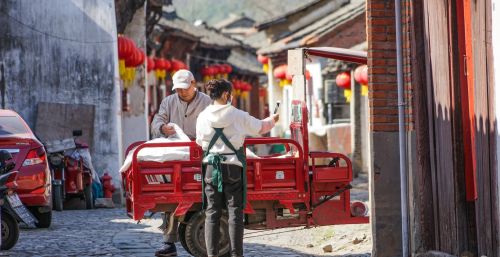 皖西保存完整的古民居村落，曾是牧马绝佳之地，因茅草丛生而得名