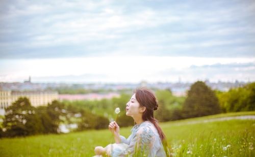 搞定中年女人，不用刻意讨好，频繁联系，掌握这3个技巧就足够了