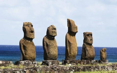 复活节岛神秘的巨石像，和外星人有关？为什么会奇怪地出现？