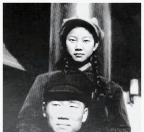 毛岸英牺牲12年后，主席劝说刘思齐改嫁，婚礼上公公送了两份大礼