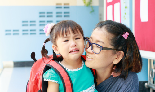 孩子在幼儿园被打，妈妈教他打回去后果更严重，这样做更有效