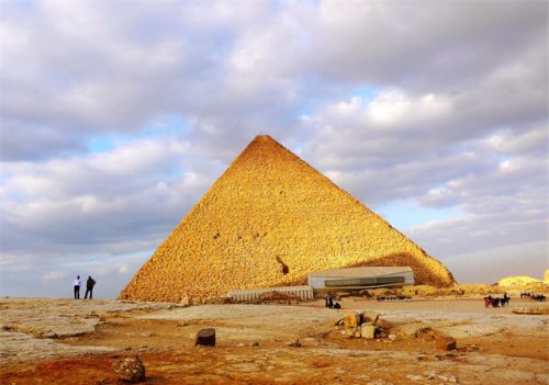 浅析古埃及早期王权发展与地方标志性建筑