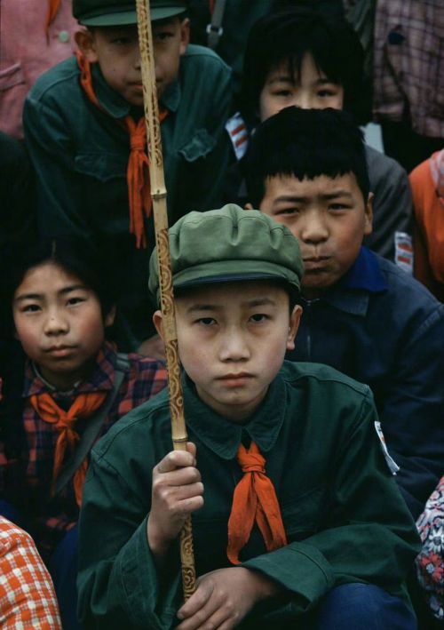 八十年代彩色老照片，展现中国孩童的丰富生活