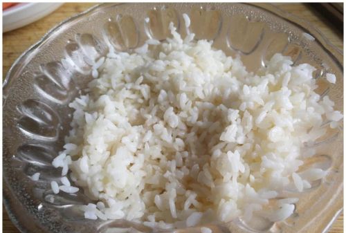 米饭二次加热会“致癌”？医生提醒：4类食物，最好不要二次加热