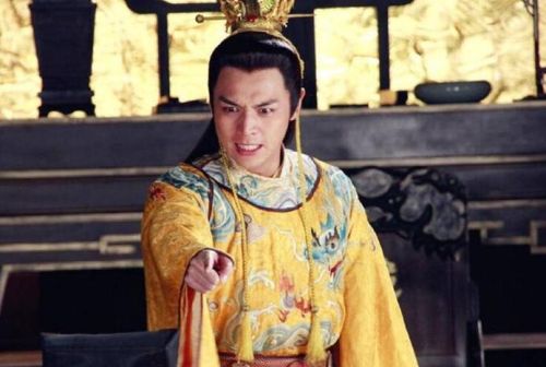 中国历史上第一位女皇帝，比武则天称帝早37年，被俘后受侮辱惨死