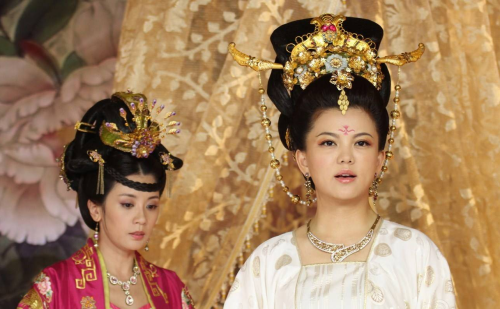 中国历史上第一位女皇帝，比武则天称帝早37年，被俘后受侮辱惨死