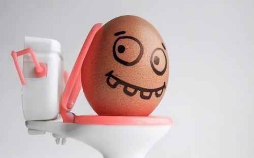 中老年人吃鸡蛋，胆固醇会升高？提醒：真正不能吃的或是5种食物
