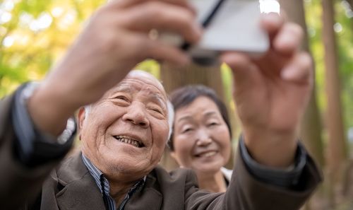 医生退休的我，回到农村老家养老，三个月后不得不狼狈而逃