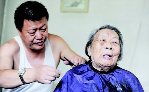 92岁老母亲，在广东住了10年出租屋，被房东赶回老家20天就去世了