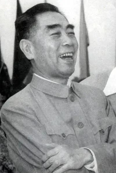 1951年，毛泽东对梁漱溟说：论文论武，邓小平都是一把好手