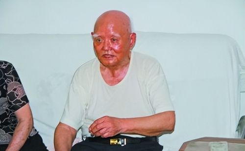 台湾老兵带妻子回大陆见原配，苦等50年相谈1小时后：无话可说